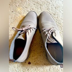 Selling a pair of suede shoes for men size 11